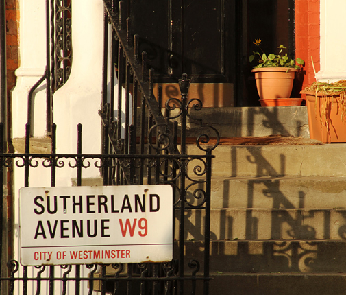 Sutherland Avenue street sign